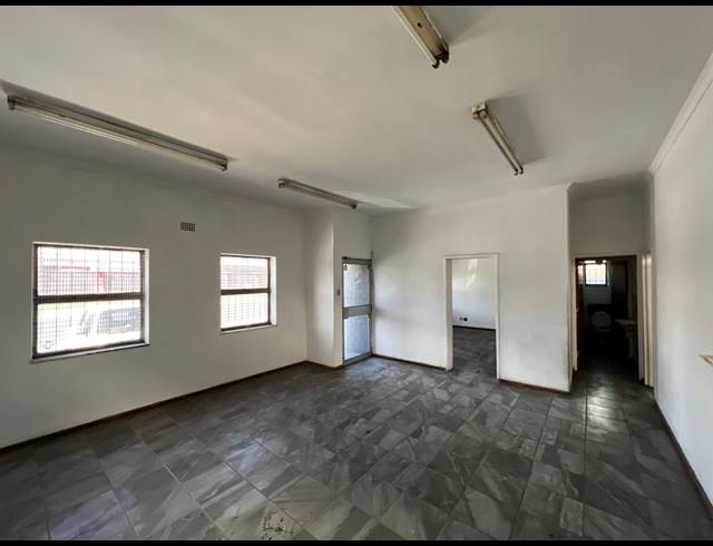 800M² WAREHOUSE TO LET IN PAROW INDUSTRIAL